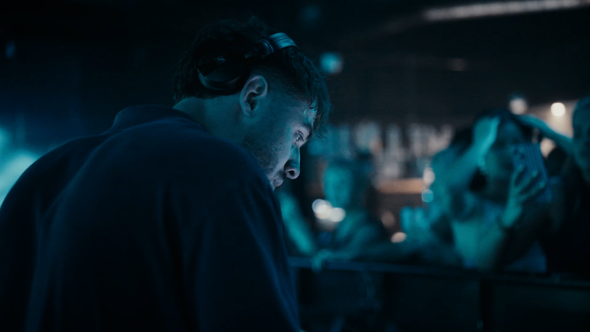 CORBZ. mixing at a dark, blue-lit club
